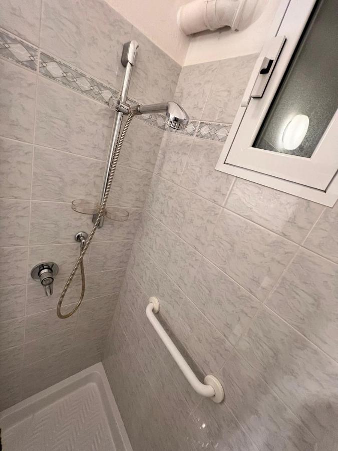 Savona Casa Vacanze Vicino Mare 3 Minuti Wifi ภายนอก รูปภาพ